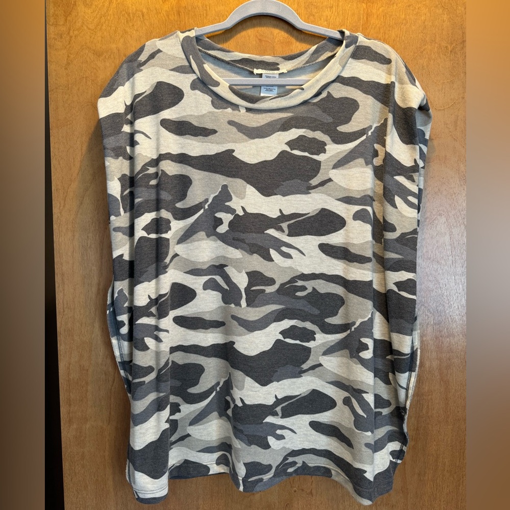 Sleeveless Camouflage print dolman style top. Like new. Size Medium.